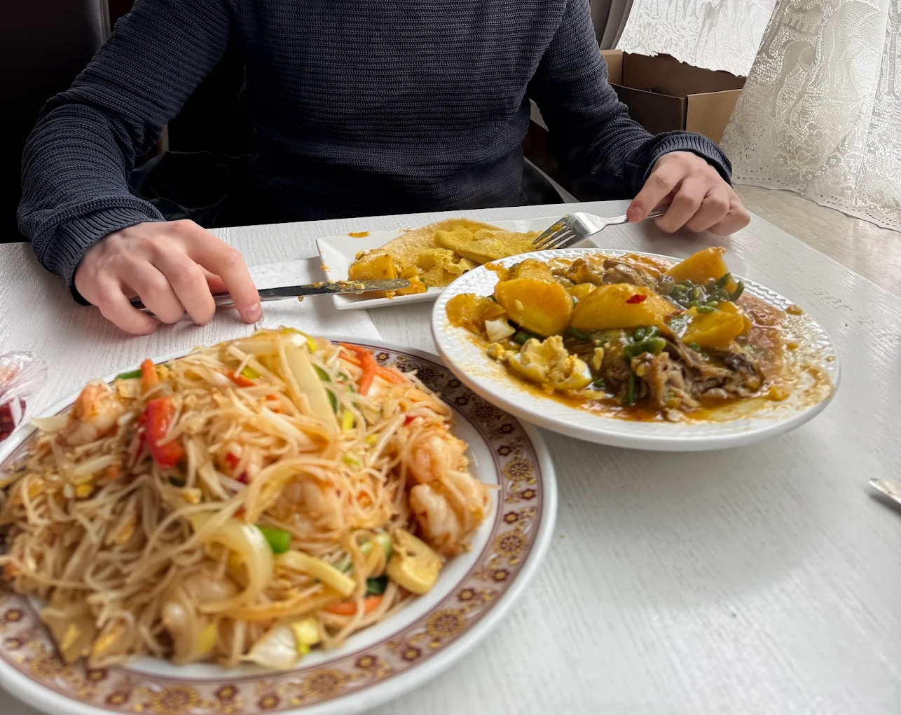 Gerechten op tafel bij Hing Ta Eethuis in Tilburg